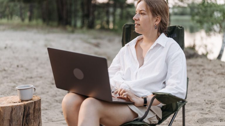 Comment voyager tout en travaillant ?