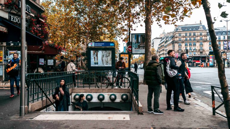 Quelle gare est la plus proche de la Tour Eiffel ? guide de transport