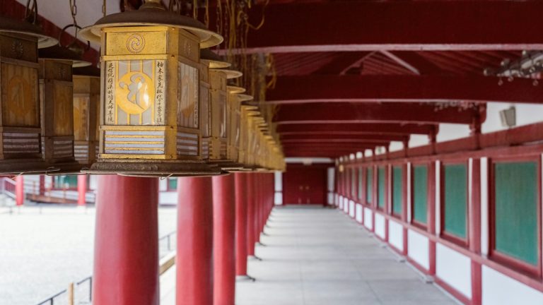 Couleurs interdites au Japon : histoire, symboles et traditions impériales
